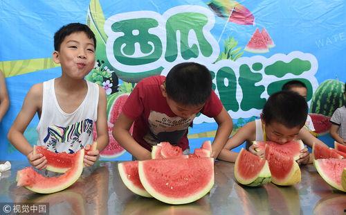 趣味吃瓜比赛,趣味吃瓜大赛欢乐无限